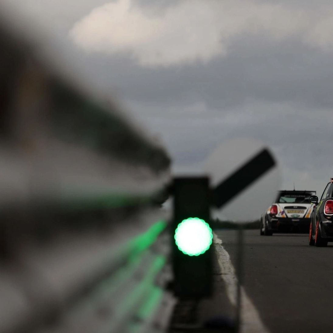 Green light in the pit lane during race testing